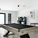 Heated Pool Modern 5 Bedrooms House 10 Minutes To The Ocean