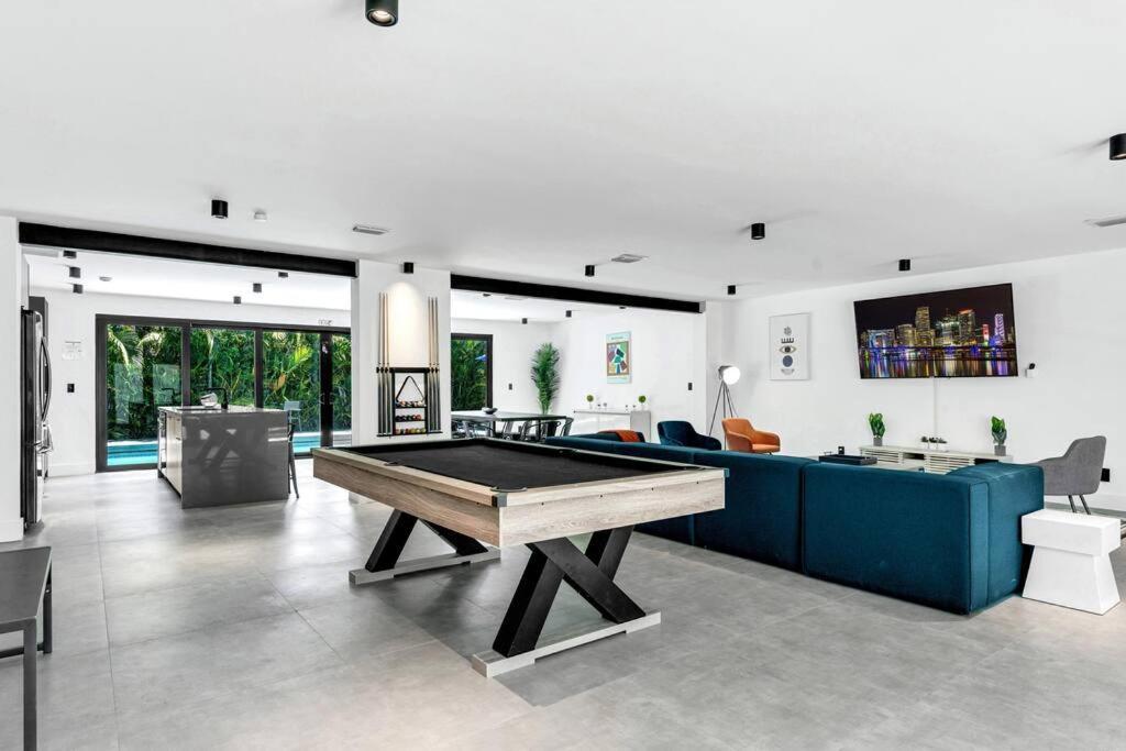 Heated Pool Modern 5 Bedrooms House 10 Minutes To The Ocean Casa de férias *